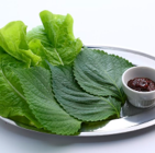 包み菜盛り合わせ(サンチュ 3枚 えごまの葉 3枚)