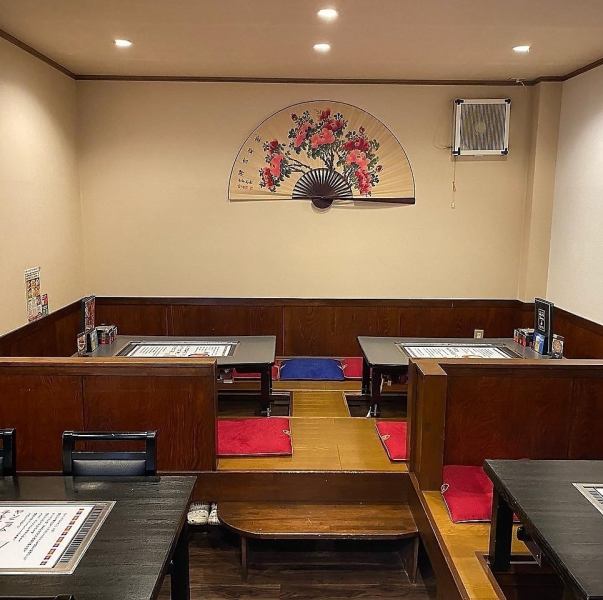[Horigotatsu] There is a horigotatsu seat in the back, so you can eat with peace of mind even with small children.We have a wide variety of dishes such as teppanyaki, Korean food, and okonomiyaki.Please come and visit us.