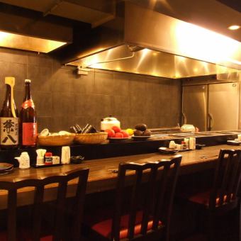 カウンターは、料理風景が見える特等席