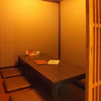 個室は、二部屋♪お部屋をつなげて最大12名