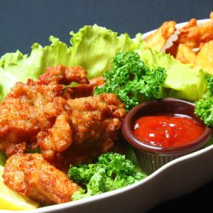 【チキンバスケット】特製から揚げ with スパイシーガーリックフライドポテト