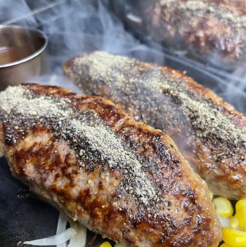 ブラックペッパーワイルドW手ごねハンバーグステーキ(300g)