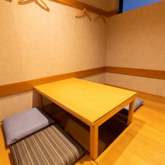広々空間の個室席！6名様でご利用頂けるお席をご用意致しております。掘りごたつ式の造りなので、足も伸ばして広々過ごせる！