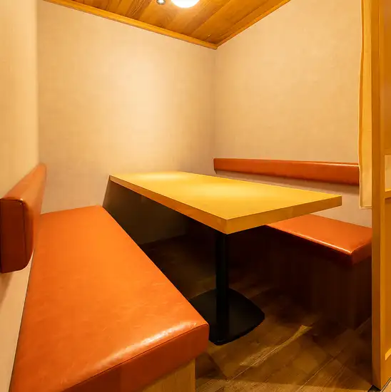 We offer private rooms, sunken seating areas, and sofa seating.