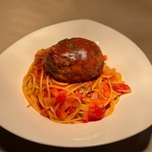 ハンバーグボロネーゼパスタ