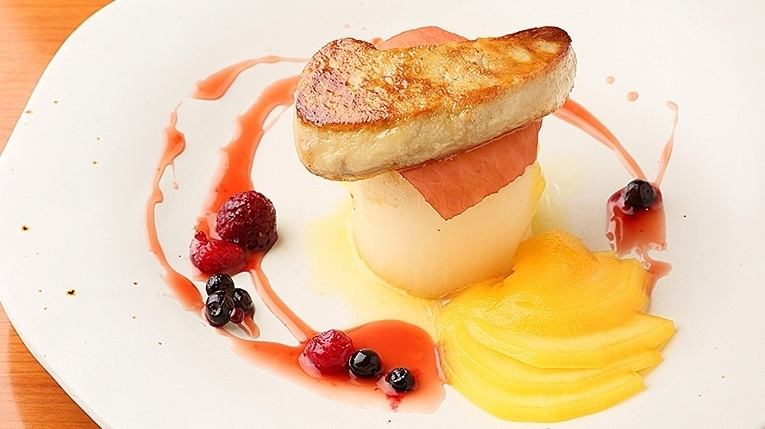 Sauteed foie gras and radish with fruit sauce