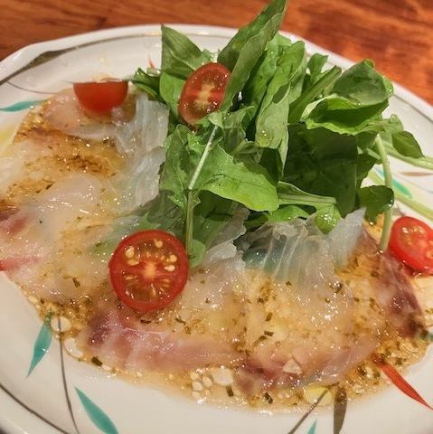 真鯛の生ハムとルッコラのサラダ仕立て 山葵レモンソース