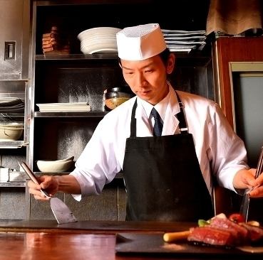 【名古屋站人氣約會勝地No.1】推薦可以欣賞鐵板燒表演的吧台座位！氣氛絕佳，約會、聚會都適合♪讓特別的日子更上一層樓！ ！ 【吧台】【約會】【宴會】【紀念日】紀念日、派對等場合，來龍神享用美味的肉吧！紀念日。我們也提供刻有生日祝福語的盤子。