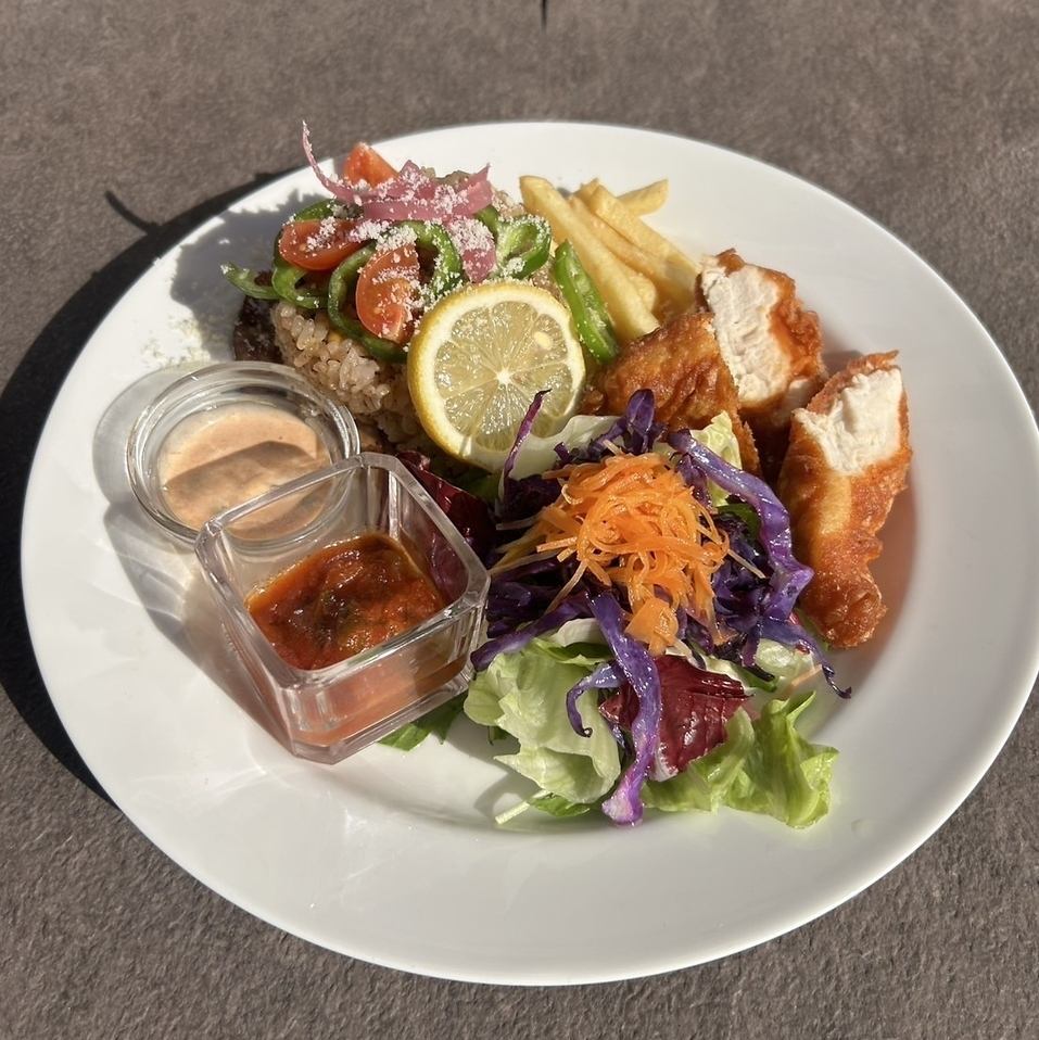 リピーターも多い、色鮮やかで栄養満点のパワーランチはいかが？