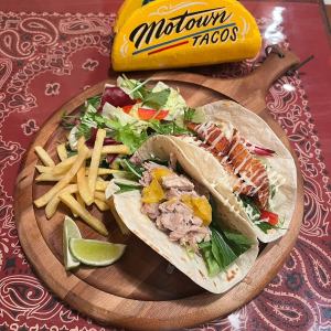 フードトラックで大人気のMOTOWN TACOS！