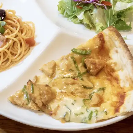 【ソフトドリンク付き】平日ランチ限定！パスタとピザが選べるハーフセットランチ1700円(税込)