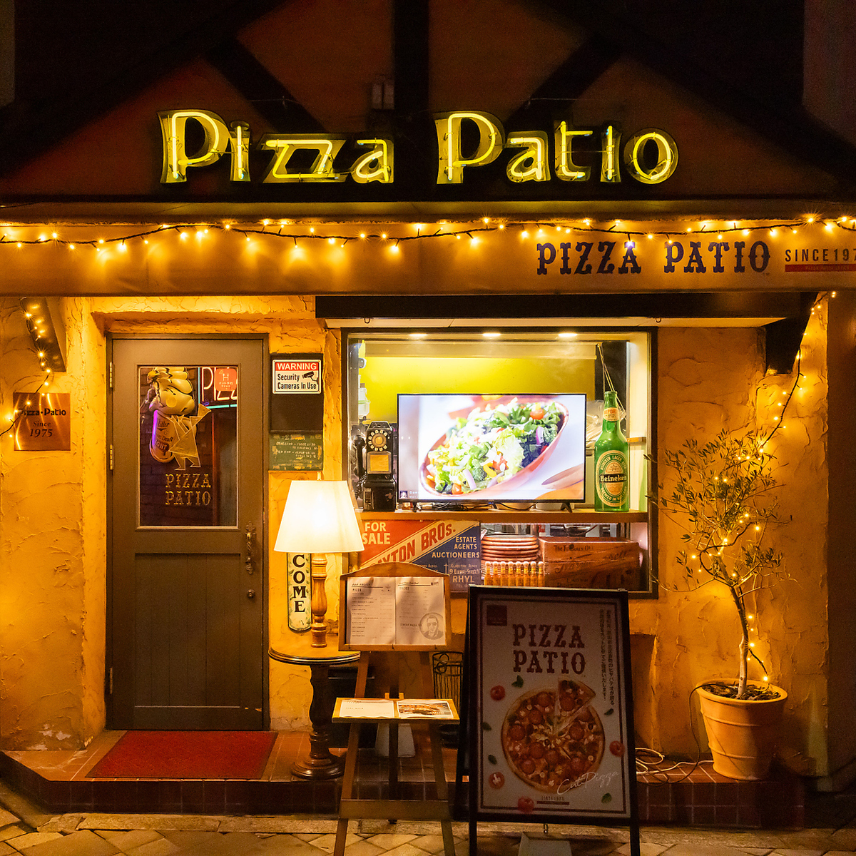 50年以上続く老舗のピザと特製タコスを味わえる【PIZZA PATIO】