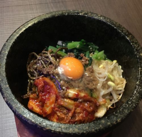 돌솥 비빔밥도 있습니다