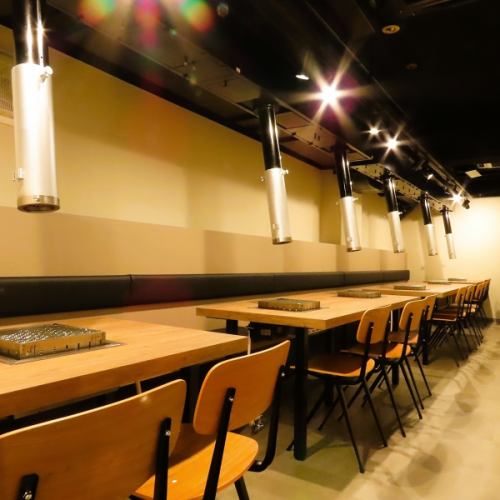 明るく綺麗な、落ち着いた雰囲気の店内でお食事をどうぞ