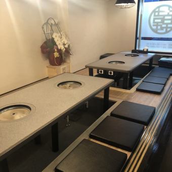 You can use digging kotatsu that can sit comfortably up to 16 people ♪ You can use it in various occasions such as celebration of anniversary and drinking party with business associates!