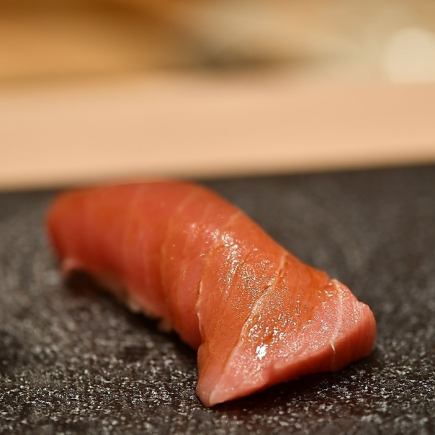 ◆Naruto Sushi Course (Lunch)◆ A sushi main course using ingredients carefully selected by the chef. 8,000 yen (tax included)