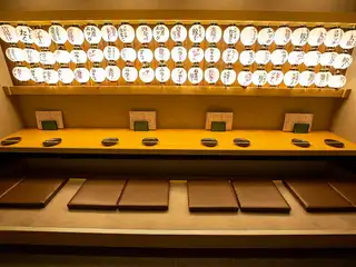 The retro interior has a nostalgic atmosphere ♪.Whether you're alone or with colleagues before heading home, feel free to drop by for a drink!