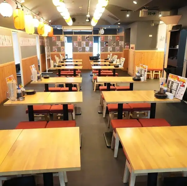 フロア貸切最大100名迄●昭和感溢れるノスタルジックな店内●昭和レトロな店内は、インテリアにもこだわっています。≪昔ながらの大衆居酒屋≫の雰囲気は、誰でも立ち寄りやすい居心地のいい空間です。