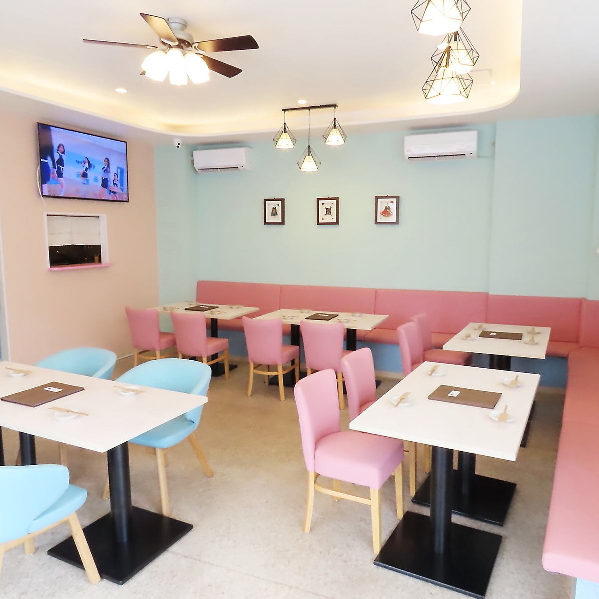 オープンしたばかりの店内で本格韓国料理をお楽しみください♪