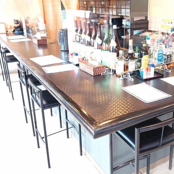 Counter seats are seats that can be easily used even by one person.Recommended for use by friends or couples.The 6-seat counter creates a fun space where you can enjoy your drinks.Enjoy delicious food and drinks in a homely atmosphere full of smiling faces.