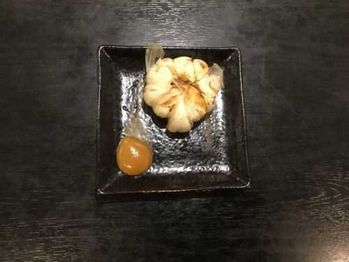 海老せん／にんにくの丸揚げ