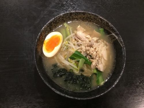 青梗菜エビラーメン／鶏塩ラーメン／モツもやしラーメン