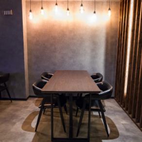 4名テーブル （5名利用も可能）