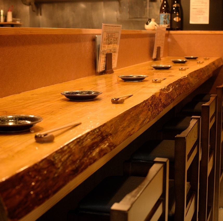 カウンターや座敷席などを完備したオシャレなお店！デートにも◎