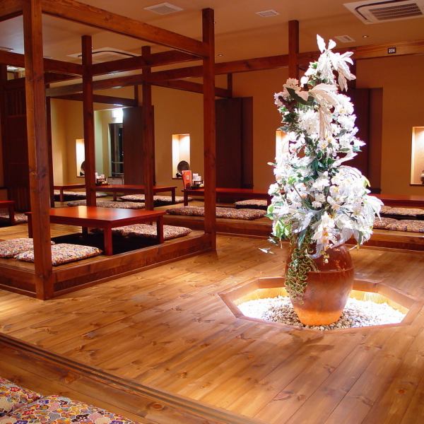 Completely equipped with private rooms! There are various large and small private rooms with a great atmosphere in the store with a feeling of openness ♪ Please spend a time talking while enjoying the taste of the season in a private room with a sense of privacy.We accept large and small banquets for 2 to 100 people.Please enjoy it together with the elegant interior decoration that changes with the seasons.Our store is a safe [Hiroshima active guard store gold certified store]!