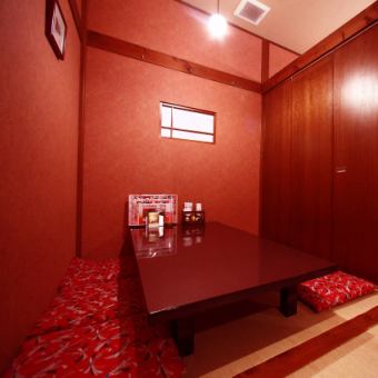 It is a tatami room on the first floor.This tatami room can accommodate about 30 people by removing all the partitions.In addition, some of the spaces are for kids, so you can watch over your children.You can use it with confidence, such as banquets with young children.