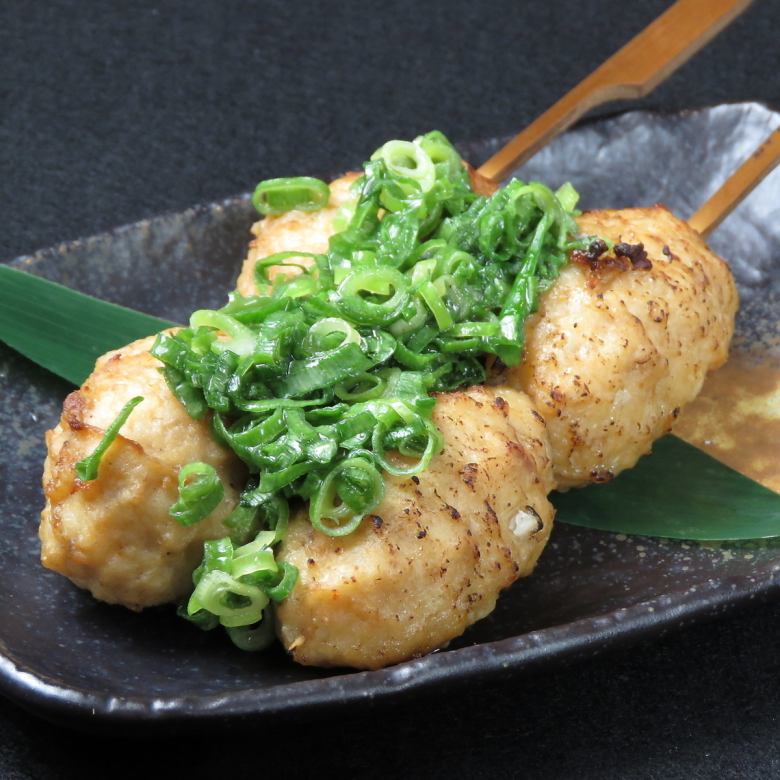 Chicken meatballs with green onions and salt (1 stick)