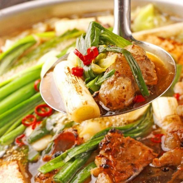 本場博多焼き餃子や博多名物のもつ鍋が人気♪