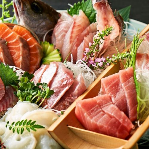 新鲜的鱼和来自日本各地的地方酒