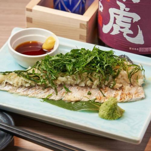 .
全席個室で旬鮮魚と和紙しゃぶが楽しめるお店
【虎てつ田町店（-KOTETSU-）】 @kotetsu.tamachiten

（We welcome foreign customers as well.
Our recommended menus are “Wagyu Beef Sukiyaki Style Shabu Shabu” and “Eel”.）

（餐厅欢迎海外客人。
菜单上推荐和牛寿喜烧式涮涮锅和鳗鱼。）

⸻

《👀当店の魅力》
・友禅和紙で彩られた落ち着いた和の空間✨
・書道家の掛け軸や装飾にこだわった店内は海外ゲストにも大好評🇯🇵✈️
・全席個室！少人数から大人数まで対応可能です🎉

⸻

《📖おすすめメニュー》
名物《しょうが香る黄金スープしゃぶ（和紙しゃぶ）》… 1人前 1,480円
　和紙で包まれた鍋と黄金スープが絶品！2種の鰹と昆布の濃厚だしに、生姜と香辛料を合わせた特製スープで、肉や魚介の旨味を引き立てます🍲
　- 冬は身体ポカポカ、夏は免疫力アップ💪

⸻

《📕おすすめコース》
●”“個別料理”“匠の重箱三段重としゃぶしゃぶコース… 4800円
●名物「しょうが香る和紙しゃぶ」コース… 4800円
●生ズワイ蟹しゃぶと豪華絢爛”“極”“コース 9000円

⸻

《🍶全国47都道府県の日本酒》
日本各地の日本酒を取り揃え！全国の漁港で水揚げされた新鮮な旬鮮魚のお刺身やなのお料理と絶妙なペアリング🐟🍶
日本酒飲み放題プランもご用意しています！

⸻

営業時間

　昼：11:30～15:00
　夜：16:00～24:00（フードL.O.23:00 ドリンクL.O.23:30）
定休日 土曜・日曜・祝日は要予約‼
住所 東京都港区芝浦3-6-8 TOKIビル5F
アクセス
　🚃JR田町駅 芝浦口 徒歩3分
　🚈都営浅草線 三田駅 徒歩6分
お問い合わせ: お気軽にお電話ください📞

⸻

#虎てつ
#田町ディナー
#三田居酒屋
#TokyoDining
#JapaneseCuisine
#ShabuShabu
#Eel
#品川グルメ
#浜松町居酒屋
#芝公園ディナー
#TokyoNightlife
#正宗日式美食
#ExploreTokyo
#鳗鱼料理