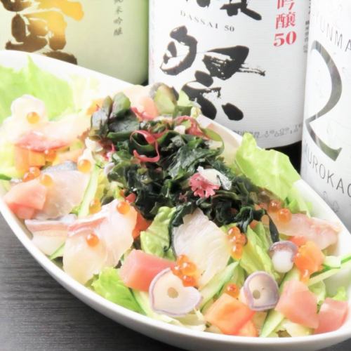 .
所有座位均私密且安静。
享受日本的美丽和四季的风味
[虎铁田町店]✨

商店的梦幻内部装饰用友禅和纸包裹着。
非常受海外顾客的欢迎🇯🇵🌏

特色菜是“金汤姜香涮锅”
特色汤料由两种鲣鱼和海带汤加上少许生姜熬制而成。
它能带出肉类和海鲜的最佳风味。

当然，冬天暖身效果很好，
非常适合在夏天增强您的免疫力！

菜肴搭配日本全国 47 个县的当地清酒。
我们还提供无限畅饮的日本酒！

从大型宴会到小型聚餐，
适合任何场合🎉

#TigerTetsu
#田町美食
#田町晚餐
#三田美食
#三田居酒屋
#品川美食
#TokyoFoodie
#JapanTravelFood
#AuthenticJapaneseFood
#JapaneseCuisine
#ShabuShabu
#Wagyu
#Eel
#ExploreTokyo
#VisitTokyo
#东京美食
#东京餐厅
#日本火锅
#正宗日本料理
#东京夜生活