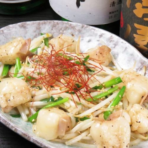 .
友禅和紙が彩る和の空間で、 
季節の味覚を堪能できる「虎てつ田町店」へようこそ✨ 

全席個室の落ち着いた店内では、 
書道家の掛け軸や装飾が上品な雰囲気を演出。 

和紙で包んだ鍋が目を引く 
《しょうが香る黄金スープしゃぶ》は、 
濃厚な出汁に生姜と香辛料が効いた絶品🍲 

日本各地から取り寄せた旬鮮魚と、 
全国47都道府県の地酒が織りなす 
絶妙なペアリングも魅力のひとつ🍶 

贅沢なコースから個別盛りまでご用意。 
接待や記念日など特別な日にも最適🎎 

都心にいながら、 
日本の伝統と季節を感じられるひとときを。

#虎てつ 
#田町グルメ 
#田町ディナー 
#三田ディナー 
#品川グルメ 
#芝浦グルメ 
#TokyoEats 
#TokyoDining 
#JapaneseCuisine 
#AuthenticJapaneseFood 
#ShabuShabu 
#wagyu 
#unagi 
#JapanTravelFood 
#ExploreTokyo 
#TokyoNightlife 
#和牛 
#寿喜烧 
#日式火锅 
#鳗鱼料理