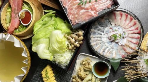 . 
全席個室で旬鮮魚と和紙しゃぶが楽しめる 
【虎てつ田町店 -KOTETSU-】✨ 

友禅和紙で彩られた和の空間は、落ち着きある雰囲気。 
書道家の掛け軸や和装飾が並び、海外のお客様からも大好評🇯🇵✈️ 

名物は「しょうが香る黄金スープしゃぶ」🍲 
和紙で包んだ鍋と濃厚な出汁に、生姜の香りが広がる特製スープ。 
冬は身体を芯から温め、夏は免疫力アップにもぴったりです💪 

全国47都道府県の日本酒と、旬鮮魚のお刺身との相性は抜群🐟🍶 
少人数から大人数まで、全席個室で安心してお楽しみいただけます。 

――――――――――――――― 
📍 店舗情報 
営業時間 
昼：11:30～15:00 
夜：16:00～24:00 
（フードL.O.23:00／ドリンクL.O.23:30） 

定休日：土曜・日曜・祝日は要予約‼ 

住所：東京都港区芝浦3-6-8 TOKIビル5F 
🚃JR田町駅 芝浦口 徒歩3分 
🚈都営浅草線 三田駅 徒歩6分 
📞 お気軽にお問い合わせください 

――――――――――――――― 

#虎てつ 
#田町グルメ 
#田町ディナー 
#田町居酒屋 
#三田グルメ 
#品川グルメ 
#新橋グルメ 
#TokyoFoodie 
#TokyoDining 
#JapanTravelFood 
#JapaneseCuisine 
#VisitTokyo 
#ExploreTokyo 
#TokyoNightlife 
#wagyu 
#ShabuShabu 
#unagi 
#Eel 
#TraditionalJapaneseFood 
#东京美食 
#东京餐饮 
#日式料理 
#寿喜烧 
#鳗鱼料理