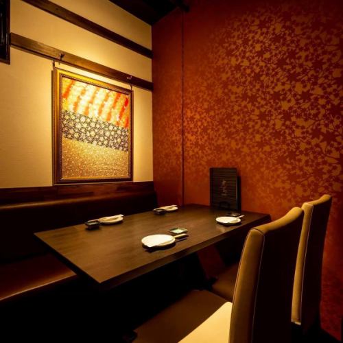 .
伝統とモダンが調和する和の名店🇯🇵 
【虎てつ田町店（-KOTETSU-）】 @kotetsu.tamachiten 

友禅和紙と書の装飾が織りなす店内は、 
上質で落ち着いた空間が広がります✨ 
全席個室で、接待や記念日、デートにもぴったり。 

名物「しょうが香る黄金スープしゃぶ」は、 
鰹と昆布のだしに生姜を効かせた特製スープが絶品🍲 
和紙鍋で仕立てることで、素材の旨味を逃さず楽しめます。 

全国47都道府県の日本酒と、 
全国の漁港から届く新鮮な旬鮮魚との相性も抜群🐟🍶 
「Wagyu Beef Sukiyaki Style Shabu Shabu」や「Eel」など、 
海外のお客様にも愛される人気メニューをお楽しみください。 

─────────────── 
《店舗情報》 
📍東京都港区芝浦3-6-8 TOKIビル5F 
🚃JR田町駅 芝浦口 徒歩3分 
🚈都営浅草線 三田駅 徒歩6分 

🕐昼：11:30～15:00 
🕐夜：16:00～24:00 
（フードL.O.23:00／ドリンクL.O.23:30） 

※土曜・日曜・祝日は要予約 
📞お問い合わせはお気軽にどうぞ 

#虎てつ田町店 
#田町グルメ 
#港区居酒屋 
#和紙しゃぶ 
#黄金スープしゃぶ 
#日本酒好き 
#tokyofood 
#tokyoizakaya 
#tokyodining 
#tokyofoodie 
#wagyu 
#eel 
#tokyorestaurant 
#sakepairing 
#japanesecuisine 
#japanesedining 
#japanesefoodlover 
#tokyodinner 
#tokyofoodspot 
#tokyojapan