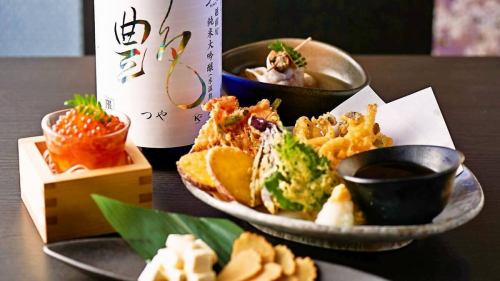 .
全席個室で旬鮮魚と名物の和紙しゃぶを味わえる 
【虎てつ田町店 -KOTETSU-】 @kotetsu.tamachiten 

友禅和紙が照らす柔らかな光と、書道家の掛け軸が迎える和の空間。 
静かに落ち着いて過ごせる全席個室は、会食や接待、特別な夜にも最適です✨ 

名物「しょうが香る黄金スープしゃぶ」は、 
和紙鍋でじっくり旨味を引き出す特別なしゃぶしゃぶ🍲 
鰹と昆布の濃厚だしに生姜と香辛料を合わせた、 
身体が内側からほぐれるようなやさしい味わい。 
冬はぽかぽか、夏は免疫力アップにも嬉しい一品です💪 

旬鮮魚は全国の漁港から直送🐟 
さらに全国47都道府県の日本酒をご用意し、ペアリングも楽しめます🍶 
外国の方にも人気の “Wagyu Beef Sukiyaki Style Shabu Shabu” & “Eel” もぜひ。 

─────────────── 
《店舗情報》 
📍東京都港区芝浦3-6-8 TOKIビル5F 
🚃JR田町駅 芝浦口 徒歩3分 
🚈都営浅草線 三田駅 徒歩6分 
🕐昼 11:30-15:00 / 夜 16:00-24:00 
※土日祝は要予約 
📞お気軽にお問い合わせください 

#虎てつ田町店 
#和紙しゃぶ 
#黄金スープしゃぶ 
#全席個室 
#田町グルメ 
#港区グルメ 
#日本酒好き 
#tokyofood 
#shabushabu 
#wagyu 
#eel 
#japanesecuisine 
#tokyoizakaya 
#tokyorestaurant 
#tokyodining 
#japanesefoodlover