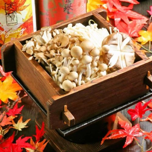 .
心落ち着く和空間で、旬と伝統の味わいを丁寧にお届け。 
【虎てつ田町店（-KOTETSU-）】 @kotetsu.tamachiten 

友禅和紙に照らされた上質な個室で、 
ゆったりと会食・接待・特別な夜をお過ごしいただけます✨ 
書や和装飾に包まれた店内は海外のお客様にも大好評🇯🇵✈️ 

名物「しょうが香る黄金スープしゃぶ」は、 
鰹・昆布の旨味を生姜が引き締める特製黄金スープ🍲 
和紙鍋ならではのまろやかな熱で、肉も海鮮も旨味が際立つ仕上がり。 

旬鮮魚は全国の漁港から厳選し、 
47都道府県の日本酒と相性抜群🐟🍶 
“Wagyu Beef Sukiyaki Style Shabu Shabu” など海外対応メニューも好評です。 

─────────────── 
《店舗情報》 
📍東京都港区芝浦3-6-8 TOKIビル5F 
🕐11:30〜15:00 / 16:00〜24:00 
🚃JR田町駅 徒歩3分 
※土日祝は要予約 
📞お気軽にどうぞ 

#虎てつ田町店 
#和紙しゃぶ 
#田町グルメ 
#全席個室 
#日本酒好き 
#東京和食 
#wagyu 
#eel 
#shabushabu 
#tokyodining 
#tokyoizakaya 
#tokyorestaurant 
#japanesefoodlover 
#japanesecuisine 
#sakepairing