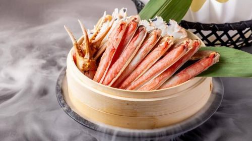 .
和紙のやさしい灯りと、書の美が溶け込む落ち着いた個室空間。 
【虎てつ田町店（-KOTETSU-）】 @kotetsu.tamachiten

友禅和紙に彩られた店内は、 
都会にいながらも和の静けさを感じられる上質な空間。 
全席個室のため、ゆったりと食事の時間を楽しめます。

名物《しょうが香る黄金スープしゃぶ》は、 
鰹と昆布の旨味に生姜の香りを重ねた特製スープ🍲 
和紙鍋が素材の美味しさを引き立て、 
身体にやさしく染み渡る味わいです。

旬鮮魚と全国47都道府県の日本酒とともに、 
心落ち着く和のひとときをお過ごしください🍶🐟

───────────────
《店舗情報》
📍東京都港区芝浦3-6-8 TOKIビル5F
🕐11:30〜15:00 / 16:00〜24:00
🚃田町駅 徒歩3分
※土日祝は要予約
───────────────

#虎てつ田町店
#和紙しゃぶ
#黄金スープ
#田町グルメ
#三田グルメ