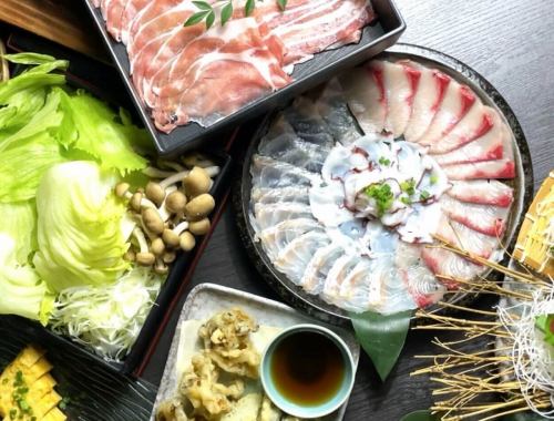 .
A calming Japanese private room where you will be greeted by the warmth of washi paper and the beauty of calligraphy.
[KOTETSU Tamachi Store (-KOTETSU-)] @kotetsu.tamachiten

The quiet Japanese atmosphere,
It will enrich your mealtime experience.
All seats are private rooms that can accommodate small to large groups.

The specialty "Ginger-scented Golden Soup Shabu"
A rich, special soup with a rich, layered flavor.
The washi paper pot leaves a gentle aftertaste.

Along with sake from all over the country,
Enjoy a relaxing Japanese evening 🍶🐟

───────────────
Store Information
📍TOKI Building 5F, 3-6-8 Shibaura, Minato-ku, Tokyo
🕐11:30〜15:00 / 16:00〜24:00
🚃 3-minute walk from Tamachi Station
*Reservations required on weekends and holidays
───────────────

#ToraTetsu Tamachi store
#Private room izakaya
#Japanese dinner
#Sake and Japanese food
#Near Tamachi Station