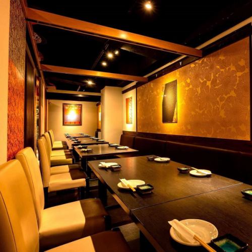 .
우젠 일본 종이의 따뜻함에 싸인 일본식 개인실에서 맛보는 제철의 미각.
【토라테츠다마치점(-KOTETSU-)】 @kotetsu.tamachiten

도시의 번잡함을 잊게 하는 조용한 공간 속에서,
제철 생선과 일본 종이 샤브를 느긋하게 즐길 수 있습니다 🍶✨

책 장식이 아름다운 점내는 일본 문화의 매력을 느낄 수 있는 차분한 분위기.
해외 고객들에게도 인기의 일본식 공간입니다 🇯🇵

저희 가게의 간판 요리《생강이 향기나는 황금 수프 샤브》는,
가다랭이와 다시마의 국물에 생강을 더한 향기로운 특제 수프🍲
고기와 해산물의 맛을 정중하게 돋보이게합니다.

무거운 상자 3 단 중 코스와 즈와이 게 샤브 등,
특별한 시간을 물들이는 요리도 다수 준비하고 있습니다🦀

전국의 일본술과 제철 사시미와의 조화도 꼭 즐겨주세요🍶🐟

ーーーーーーーーーーーー
《점포 정보》
📍 도쿄도 미나토구 시바우라 3-6-8 TOKI 빌딩 5F
🕐16:00~24:00
🚃田町駅 도보 3 분
※토, 일, 공휴일은 예약제
ーーーーーーーーーーーー

#호랑이
#타마치
#개인실
#TokyoEats
#JapaneseCuisine