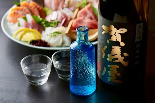 .
Enjoy the charm of Japanese cuisine, where each dish reflects the season, in the comfort of a private room.
【Kotetsu Tamachi Store (-KOTETSU-)】 @kotetsu.tamachiten
A 3-minute walk from Tamachi Station.
In a space where Yuzen washi paper and calligraphy intertwine,
Enjoy seasonal fresh fish and washi paper shabu-shabu! 🍶✨
The signature dish, "Ginger-Scented Golden Soup Shabu-Shabu,"
A popular dish featuring a rich broth made from bonito and kelp, combined with ginger. 🍲
It pairs well with sake from all over Japan.
You can fully enjoy the charm of Japanese cuisine along with seasonal seafood. 🐟
Enjoy your precious time in a tranquil private room. 🏮
-------------------------------
Store Information
📍TOKI Building 5F, 3-6-8 Shibaura, Minato-ku, Tokyo
🕐 16:00~24:00
🚃 3-minute walk from JR Tamachi Station
🚈 6-minute walk from Sanda Station
*Reservations required on weekends and public holidays.
-------------------------------
#Kotetsu
#MitaGourmet
#PrivateRoomDinner
#TokyoFoodie
#ShabuShabu