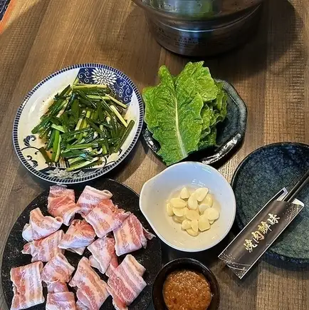 份量十足的烤五花肉套餐！2000日元（含税）