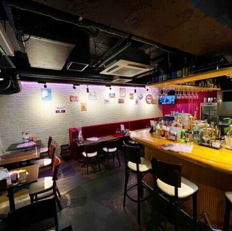 【渋谷駅から徒歩約1分！好立地のおしゃれビストロ】渋谷駅から徒歩約1分、渋谷マークシティの裏にあるので、アクセスは抜群です♪店内はシンプルながらも洗練された、居心地の良い空間◎温かみのある照明にカジュアルな雰囲気で、美味しい料理とお酒を心ゆくまでお楽しみください♪