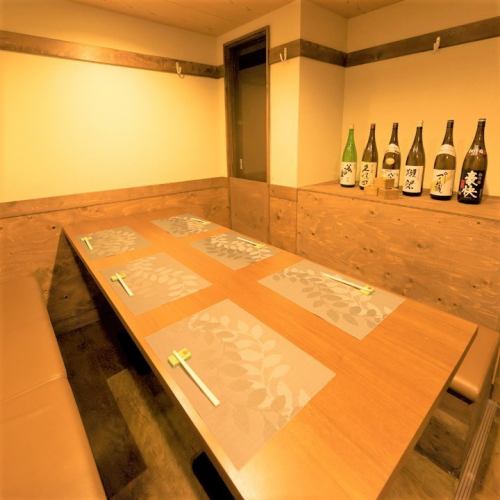 ゆったりお楽しみいただけるソファータイプのお席もご用意♪お友達や会社の飲み会でもご利用いただけます♪※個室のご利用は10名様以上で承っております。