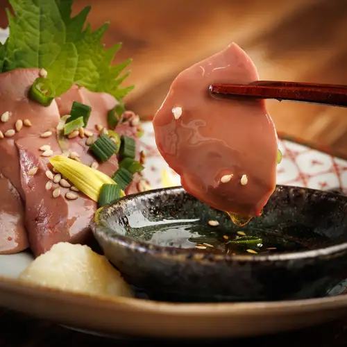 我們提供各種精緻菜餚，除了烤雞串之外，我們對其他菜餚也很有信心！