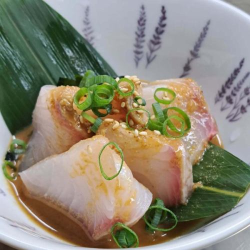 こんにちは、ごちそうさんです✨
毎日沢山のご来店ありがとうございます😊
今日から食べマルシェが始まってるので少し落ち着きそう😅

本日は身の柔らかい生のクジラ(写真)が美味しそ過ぎて買ってきてしまいました😋🐳
その他、赤身好きのための生の本マグロ赤身や脂の乗ったサンマ・カンパチ等々ご用意してます🐟️

よろしければ、ご来店お待ちしております😊

それでは本日もよろしくお願いしまーす💪
#旭川ごちそうさん
#旭川ポークチャップ
#旭川手作り料理
#旭川居酒屋
#旭川豊岡
#生クジラ刺し
#生サンマ刺し
#生本マグロ赤身刺し
#博多名物ゴマカンパチ