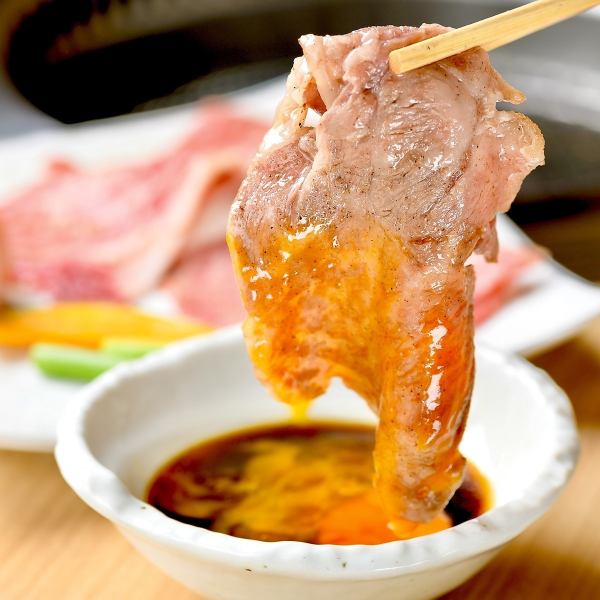 [Tossed with egg yolk ◎] "Grilled shabu-shabu" with plenty of Kuroge Wagyu beef / 1,760 yen (tax included)